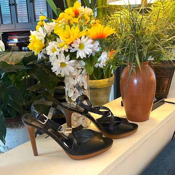 Authentic Coach, size 11, heels! - Picture 4 of 7